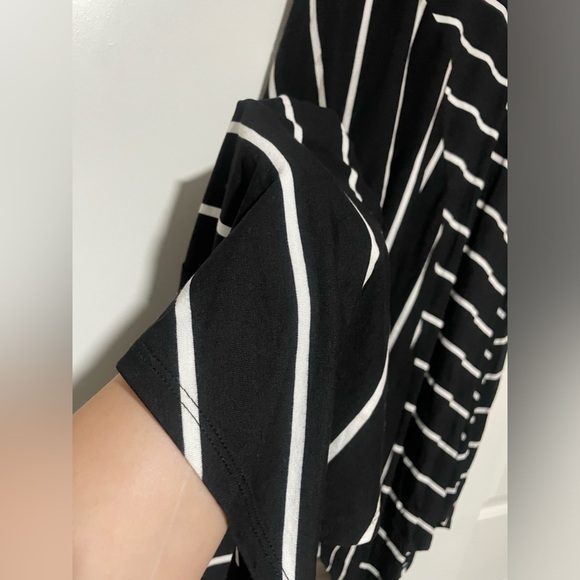 🖤🤍Black & White Stripes Hankerchief Skirt🖤🤍 - Picture 3 of 5